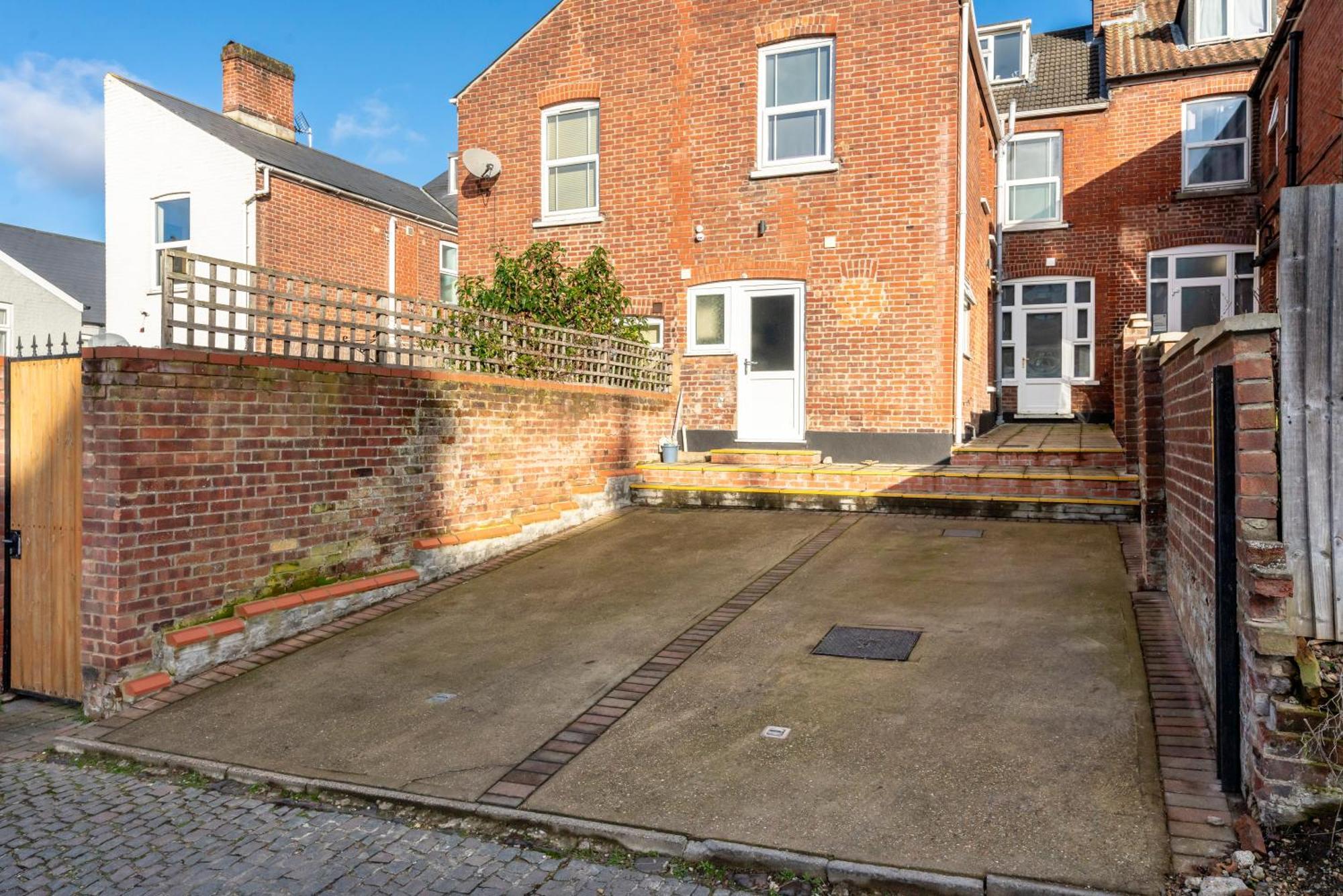 8 Aspland Road * Norwich